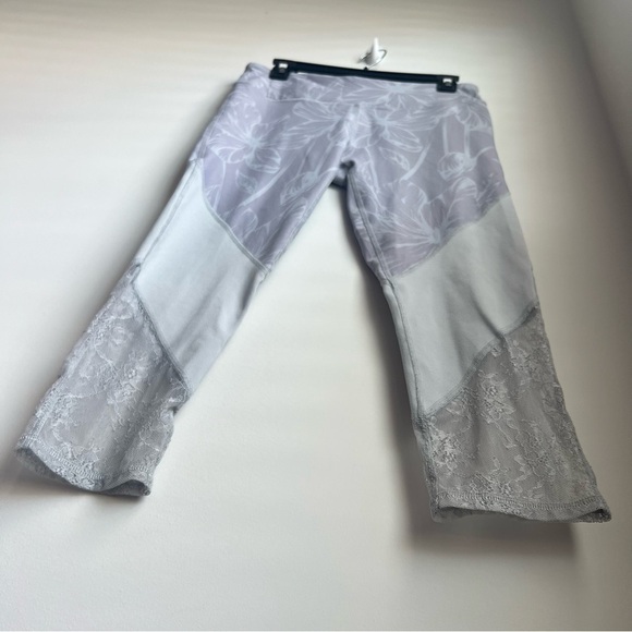 Fabletics Light Gray Leggings - Medium - Picture 5 of 14